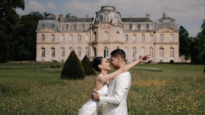 Foto: Prewedding Mesra Alyssa Daguise-Al Ghazali di Paris, Elegan Serba Putih