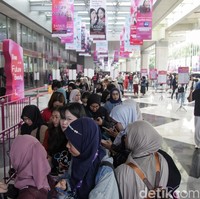 Para jastiper ini berniat untuk membelikan barang-barang jastip agar tidak ketinggalan atau kehabisan produk yang dijual di Jakarta X Beauty 2025. Foto: Andhika Prasetia