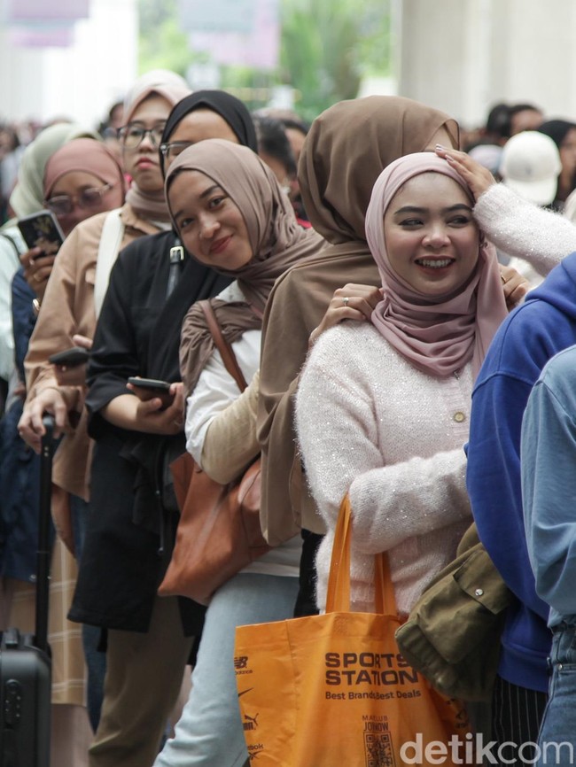 Potret Jakarta X Beauty 2025 Diserbu Beauty Enthusiast, Rela Antre dari Pagi Potret Jakarta X Beauty 2025 Diserbu Beauty Enthusiast, Rela Antre dari Pagi