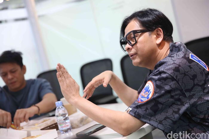 Ariel Noah dan Armand Maulana ke kantor detikcom Jakarta, Kamis (3/7/2024).