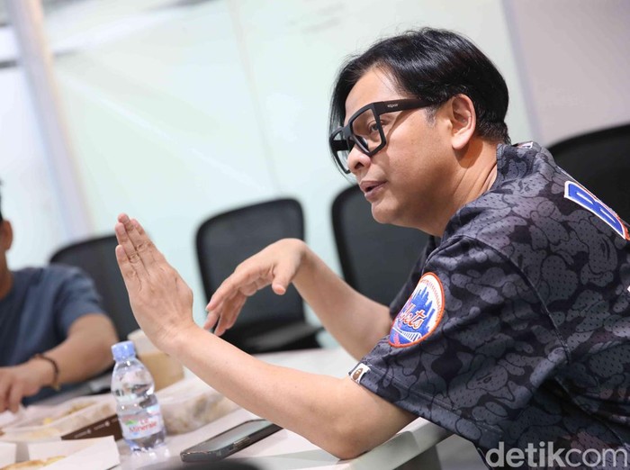 Ariel Noah dan Armand Maulana ke kantor detikcom Jakarta, Kamis (3/7/2024).