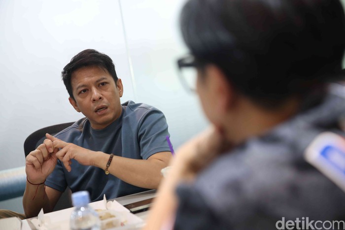 Ariel Noah dan Armand Maulana ke kantor detikcom Jakarta, Kamis (3/7/2024).