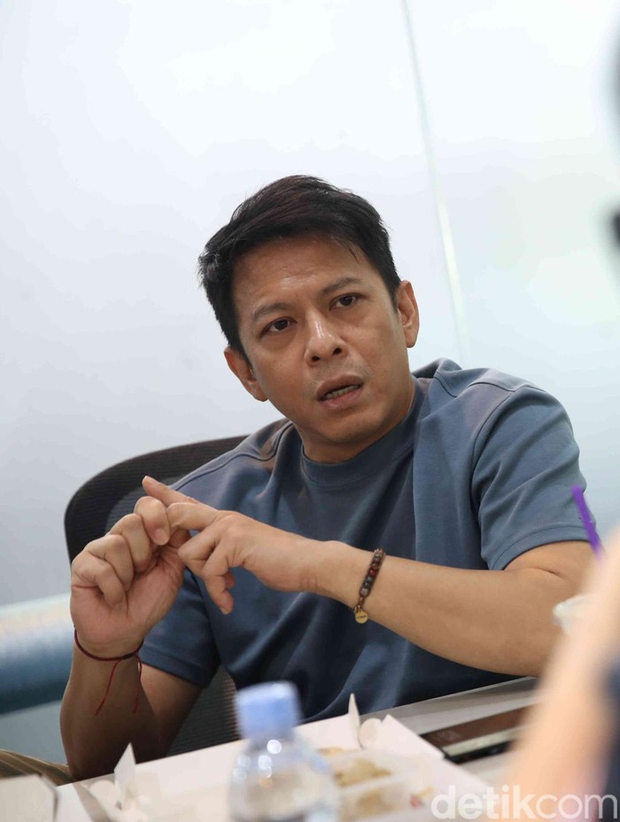 Ariel Noah dan Armand Maulana ke kantor detikcom Jakarta, Kamis (3/7/2024).