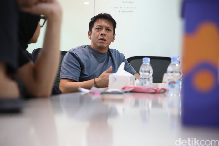 Ariel Noah dan Armand Maulana ke kantor detikcom Jakarta, Kamis (3/7/2024).