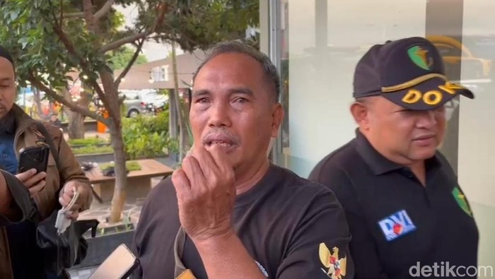 Baihaki, ayah Romi yang selamat dari tenggelamnya KMP Tunu Pratama Jaya