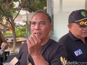 Baihaki Menangis Tahu Putranya Selamat di Insiden KMP Tunu Pratama Jaya