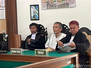 Bambang Tri Terpidana Kasus Ijazah Jokowi Jalani Sidang Perdana Pengajuan PK
