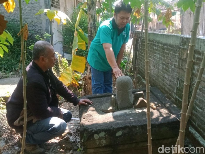 Batu Lingga Yoni di Dusun Gono, Desa Dalangan, Tulung, Klaten, Kamis (3/7/2025).