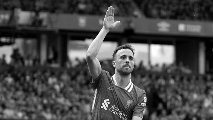Liverpools Diogo Jota celebrates after he scores his sides first goal during the English Premier League soccer match between Ipswich Town and Liverpool at Portman Road stadium in Ipswich, England, Saturday, Aug. 17, 2024. (AP Photo/Alastair Grant)