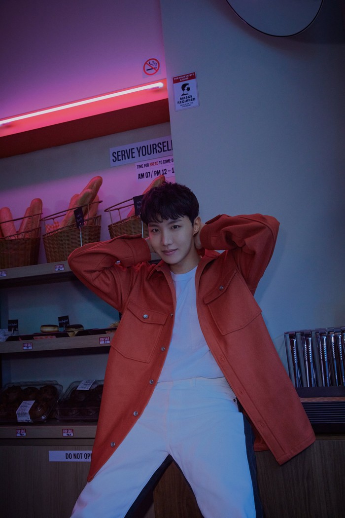 Foto BTS untuk album PERMISSION TO DANCE ON STAGE – LIVE.