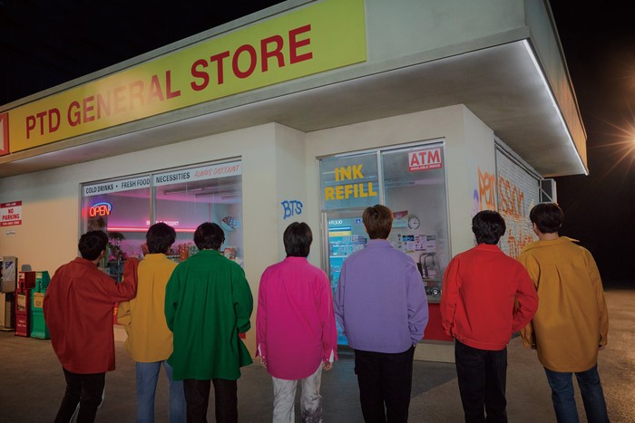 Foto BTS untuk album PERMISSION TO DANCE ON STAGE – LIVE.