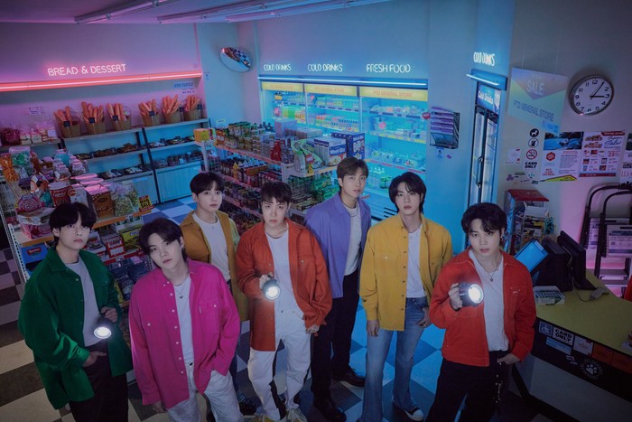 Foto BTS untuk album PERMISSION TO DANCE ON STAGE – LIVE.
