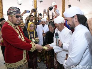 Warga Desa Aeng Tong Tong Kembalikan Pusaka ke Keraton Sumenep