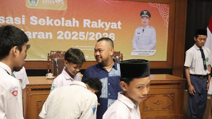 Bupati Gresik Gus Yani saat sosialisasi program Sekolah Rakyat di Aula Mandala Bakti Praja Kantor Bupati Gresik.