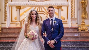 Jota baru saja menjalani salah satu momen terindah dalam hidupnya, menikahi Rute Cardoso, cinta masa kecilnya. Mereka pertama kali kenal saat usia 13 tahun, sekolah bareng di Porto, dan sejak itu tak pernah berpisah.  Foto: Dok. Instagram @diogoj_18