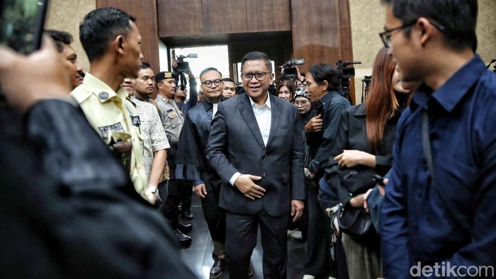 Sekretaris Jenderal PDIP Hasto Kristiyanto menjalani sidang tuntutan di Pengadilan Tipikor Jakarta Pusat, Kamis (3/7/2025). Jaksa KPK, Wawan Yunarwanto, menuntutnya 7 tahun penjara, denda Rp 600 juta, dan subsider 6 bulan kurungan jika tidak membayar denda tersebut.