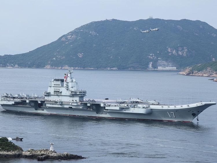 Dua Kapal Perang China Bersandar ke Hong Kong