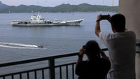 Type 055 Yan’an dikenal sebagai salah satu destroyer tercanggih China, dilengkapi radar mutakhir dan sistem senjata jarak jauh untuk operasi laut lepas. REUTERS/Tyrone Siu