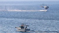 Sedikitnya 230 petugas pemadam, bersama 46 unit mobil pemadam dan helikopter, dikerahkan untuk mengendalikan kobaran api yang muncul sehari sebelumnya di dekat kota Ierapetra, di pantai tenggara pulau terbesar Yunani. Foto: REUTERS/Stefanos Rapanis