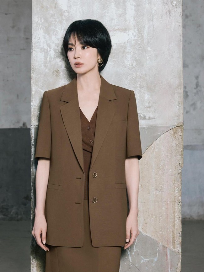 7 Inspirasi Busana Kantor Stylish Ala Song Hye Kyo 7 Inspirasi Busana Kantor Stylish Ala Song Hye Kyo