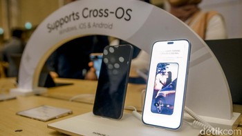 Chipset Snapdragon 7 Gen 3 dengan GPU Adreno 720 mentenagai performa Honor 400. Chipset tersebut dipadukan dengan dengan RAM 12GB dan memori internal hingga 512GB. Honor 400 ditenagai baterai silikon-karbon berkapasitas 6.000 mAh. Baterai ini diklaim dapat bertahan hingga empat tahun yang setara dengan 1.200 siklus pengisian. Pengisian dayanya didukung oleh teknologi Honor SuperCharge 66W.