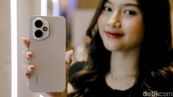 Honor 400 sudah dilengkapi sensor sidik jari di layar dan rating IP66 untuk ketahanan terhadap air dan debu. Ponsel ini mendukung konektivitas via Wi-Fi, Bluetooth 5.4, 5G, 4G, dual-SIM, USB-C, dan NFC.