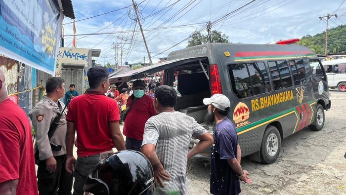 Warga di Kota Jayapura, Papua, digegerkan dengan penemuan mayat seorang guru berinisial AS (29) di tempat usaha laundrynya.