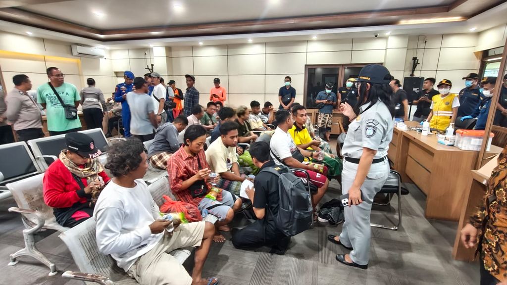 Kapal feri KMP Tunu Pratama Jaya yang membawa 65 orang tenggelam di dekat Pulau Bali, Rabu (2/7/2025). (Dok. DITJEN PERHUBUNGAN LAUT)