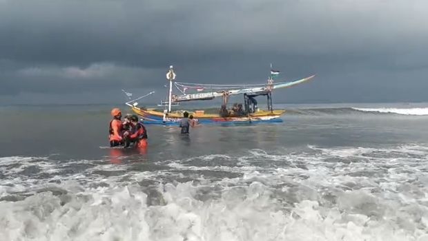 Kapal KMP Tunu Pratama Jaya tenggelam di Selat Bali, Rabu (2/7/2025) pukul 23.35 WIB. (Dok. Basarnas)