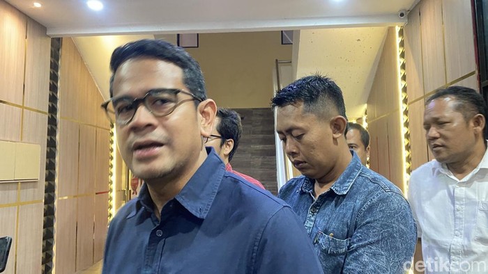 Kasat Reskrim Polrestabes Semarang, AKBP Andika Dharma Sena beserta Tim Kuasa Hukum Aipda Robig di Polrestabes Semarang, Kecamatan Semarang Selatan, Kamis (3/7/2025).