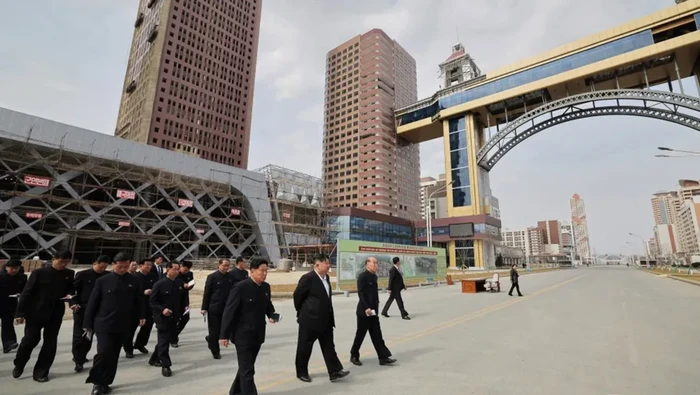 Kim Jong Un sidak proyek apartemen/KCNA via CNN