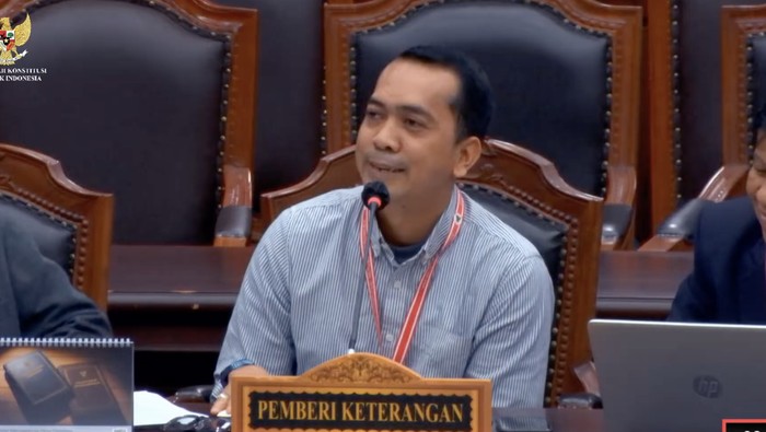 Komisioner KPU Sulsel, Ahmad  Adiwijaya, dihadirkan sebagai pemberi keterangan dalam sidang lanjutan terkait sengketa hasil PSU Pilkada Palopo. Dokumen Istimewa