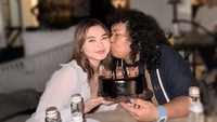 Cesen merasa wajar rumah tangga ada cobaan. Biasanya orang 5 tahun, kita ini di awal, semoga ini jadi awal yang baik juga buat kita ke depannya, ujarnya. (Foto: dok Instagram marshel_widianto)