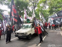 Massa Gelar Aksi Saat Sidang Tuntutan Hasto, Ratusan Polisi Disiagakan