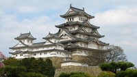 Kastil Himeji-Jo, Jepang. Dikenal sebagai “Kastil Bangau Putih,” Himeji-Jo adalah kastil samurai paling terpelihara di Jepang. Dengan arsitektur kayu yang rumit dan sistem pertahanan canggih, bangunan ini masuk Warisan Dunia UNESCO. Foto: Dok. Boredpanda