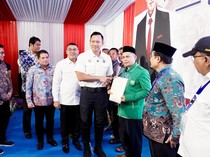 AHY Serahkan Sertifikat di Pacitan: Kami Ingin Hadirkan Kepastian Hukum