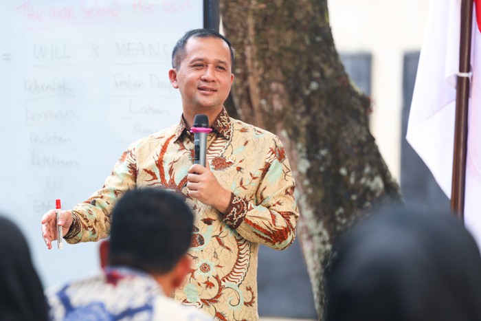 Menteri Transmigrasi Republik Indonesia, Muhammad Iftitah Sulaiman Suryanagara,