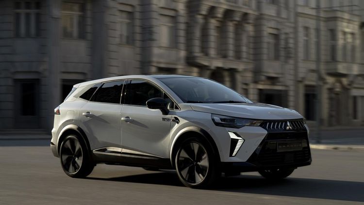 Wujud Terbaru Mitsubishi Grandis: Dulu MPV, Kini SUV Bermesin Hybrid