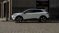 Grandis terbaru berubah wujud jadi SUV kompak berbasis platform CMF-B, yang dipasok secara OEM oleh mitra Aliansi Mitsubishi Motors, Renault. Model ini akan menjadi kendaraan pertama dengan nama Grandis yang diluncurkan di Eropa dalam 13 tahun, dan akan mencakup model hybrid ringan (MHEV) dan hybrid EV (HEV). Foto: Dok. Mitsubishi