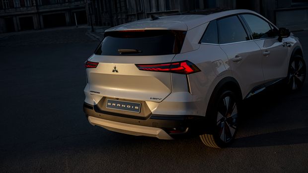 Mitsubishi Grandis terlahir kembali dengan wujud SUV