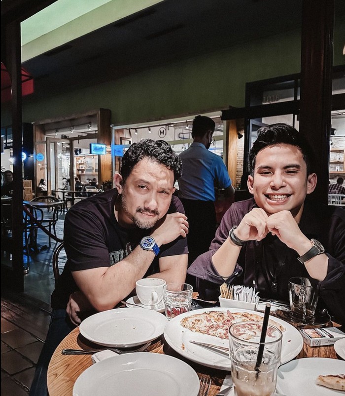 Momen Unik Okin Saat Makan Mendoan Jumbo hingga Nasi Goreng Kuah Momen Unik Okin Saat Makan Mendoan Jumbo hingga Nasi Goreng Kuah