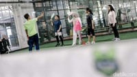 Sejumlah warga berlatih padel. Kebijakan ini tertuang dalam Keputusan Kepala Badan Pendapatan Daerah (Bapenda) Provinsi DKI Jakarta Nomor 257 Tahun 2025. Aturan ini berlaku pada tanggal ditetapkannya, 20 Maret 2025. 
