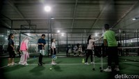 Sejumlah warga berlatih padel. Besaran tarif pajak yang dikenakan untuk aktivitas ini masih merujuk Peraturan Daerah Nomor 1 Tahun 2024. Hal ini seperti yang tertuang dalam bagian Mengingat Nomor 6 aturan itu. 