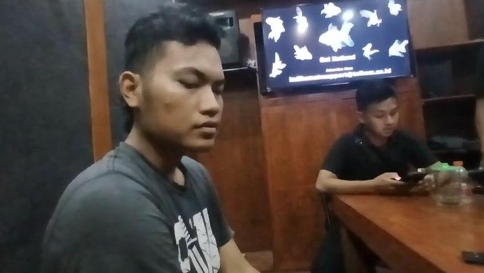 Rizki Afandi (24), terduga pelaku pembunuhan penghuni kos di Desa Gempol, Kabupaten Pasuruan