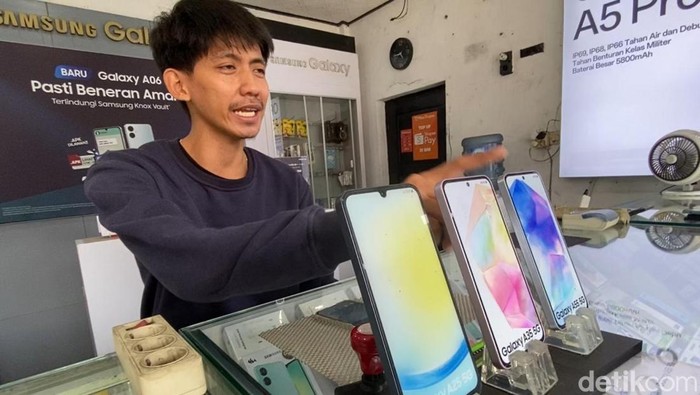 Konter Hp di Kalipalet, Kelurahan Kutabanjarnegara, Banjarnegara.