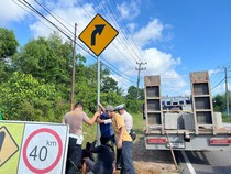 Polisi Babel Pasang Rambu Lalu Lintas di Jalur Rawan Kecelakaan