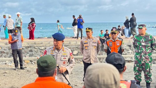 Polda Bali menggelar apel terkait operasi pencarian korban KMP Tunu Pratama Jaya yang tengglam di Selat Bali, Kamis (3/7/2025). (Foto: Dok. Polda Bali)