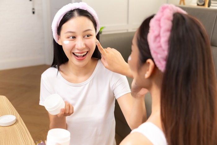 Rekomendasi Sunscreen untuk Kulit Kusam, Wajah Jadi Lebih Cerah