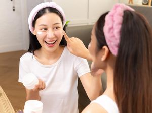 Benarkah Sunscreen Bisa Merusak Ekosistem Laut? Simak Penjelasannya!