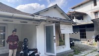 Bagian depan rumah milik warga yang menolak pindah dari Lempuyangan.